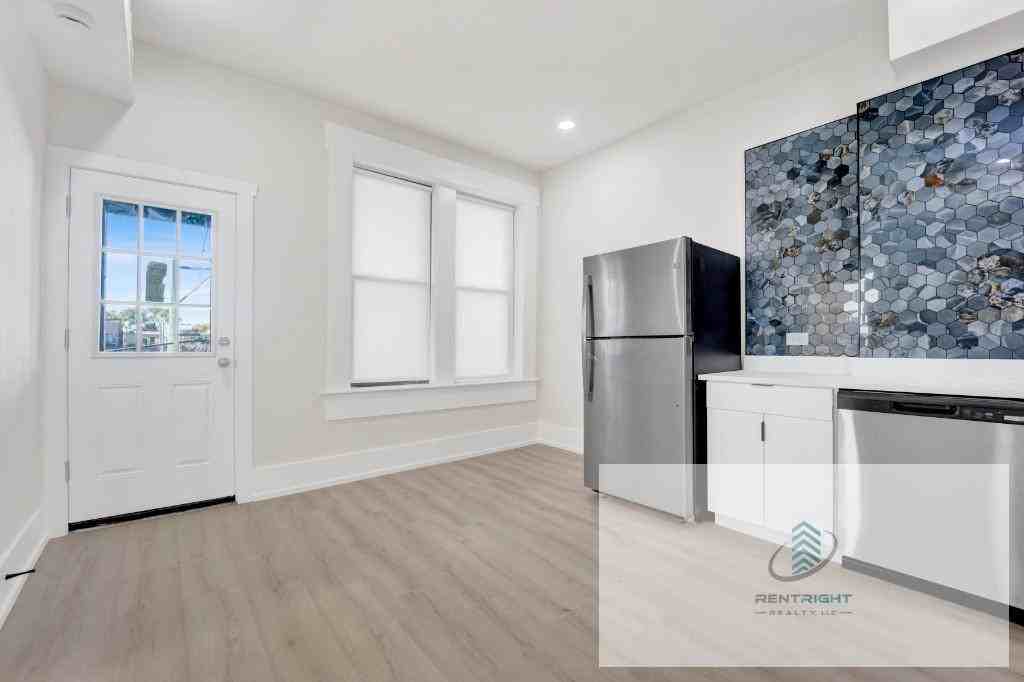 944 N Damen Ave #2F - Photo 2 of 13