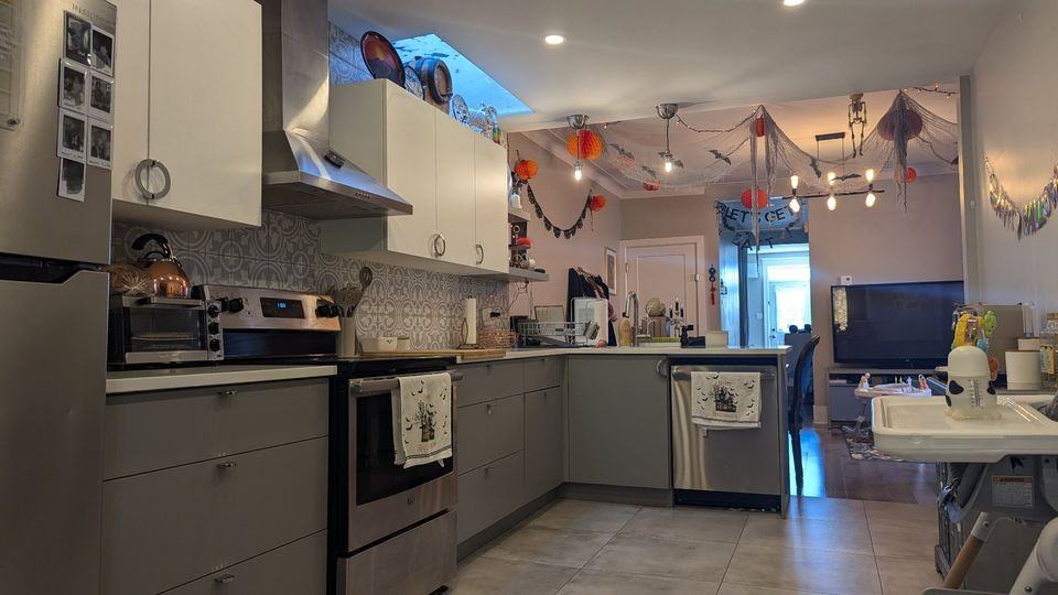 2325 Avenue Madison - Photo 3 of 5