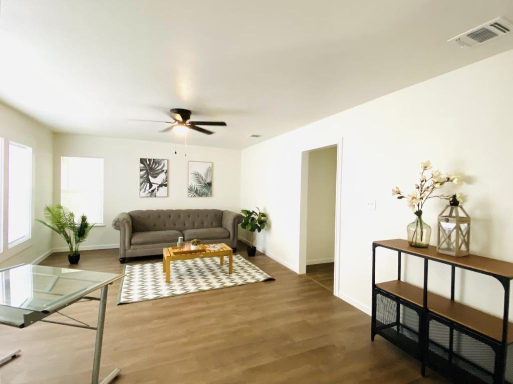 122 Raleigh Pl - Photo 2 of 16