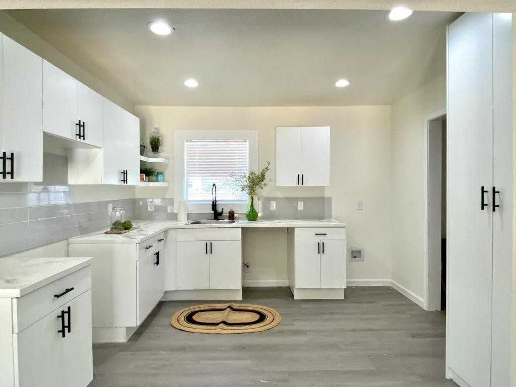 122 Raleigh Pl - Photo 3 of 16