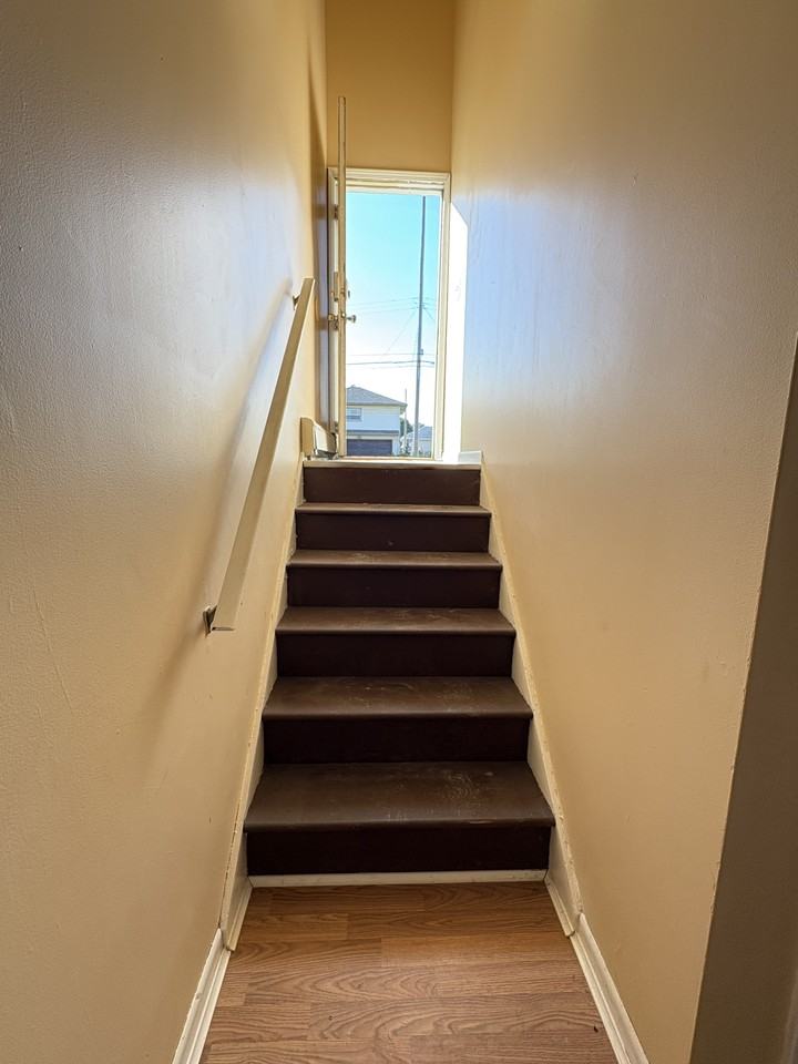 950 5th St #A - Photo 4 of 9