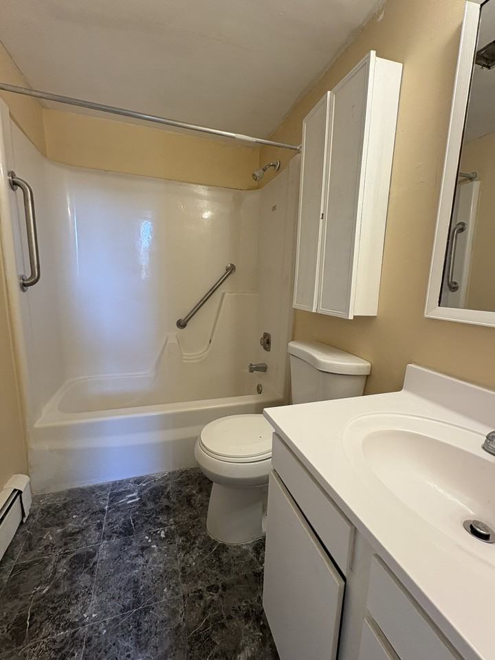 950 5th St #A - Photo 5 of 9