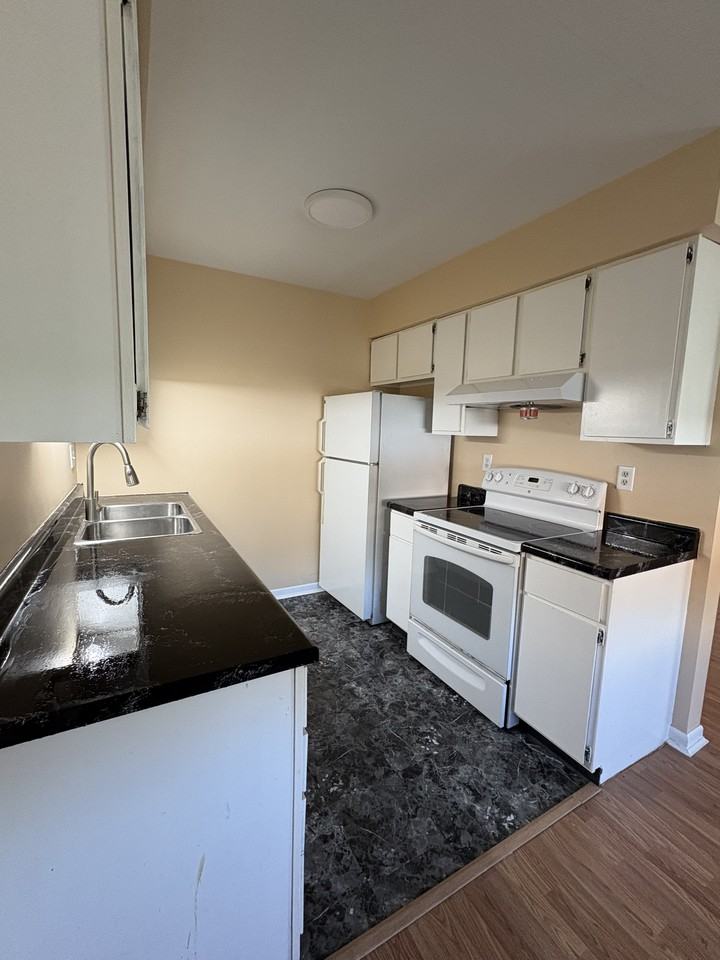 950 5th St #A - Photo 6 of 9