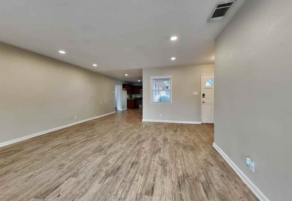 953 Sw 69th Ave - Photo 3 of 11