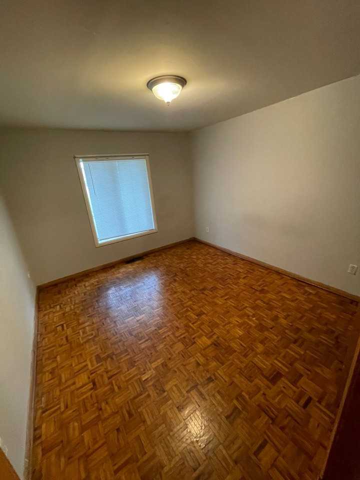 North Campus 2 bedroom 1 bath apartments - Photo 7 of 13