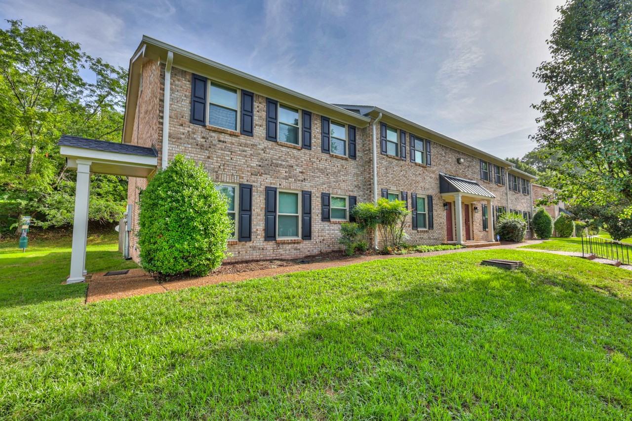 121 Brentwood Sq - Photo 2 of 18