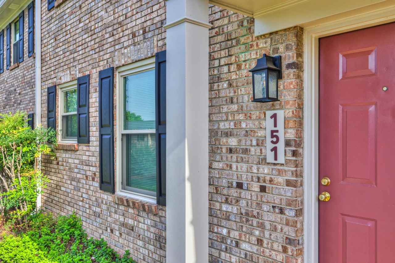 121 Brentwood Sq - Photo 3 of 18