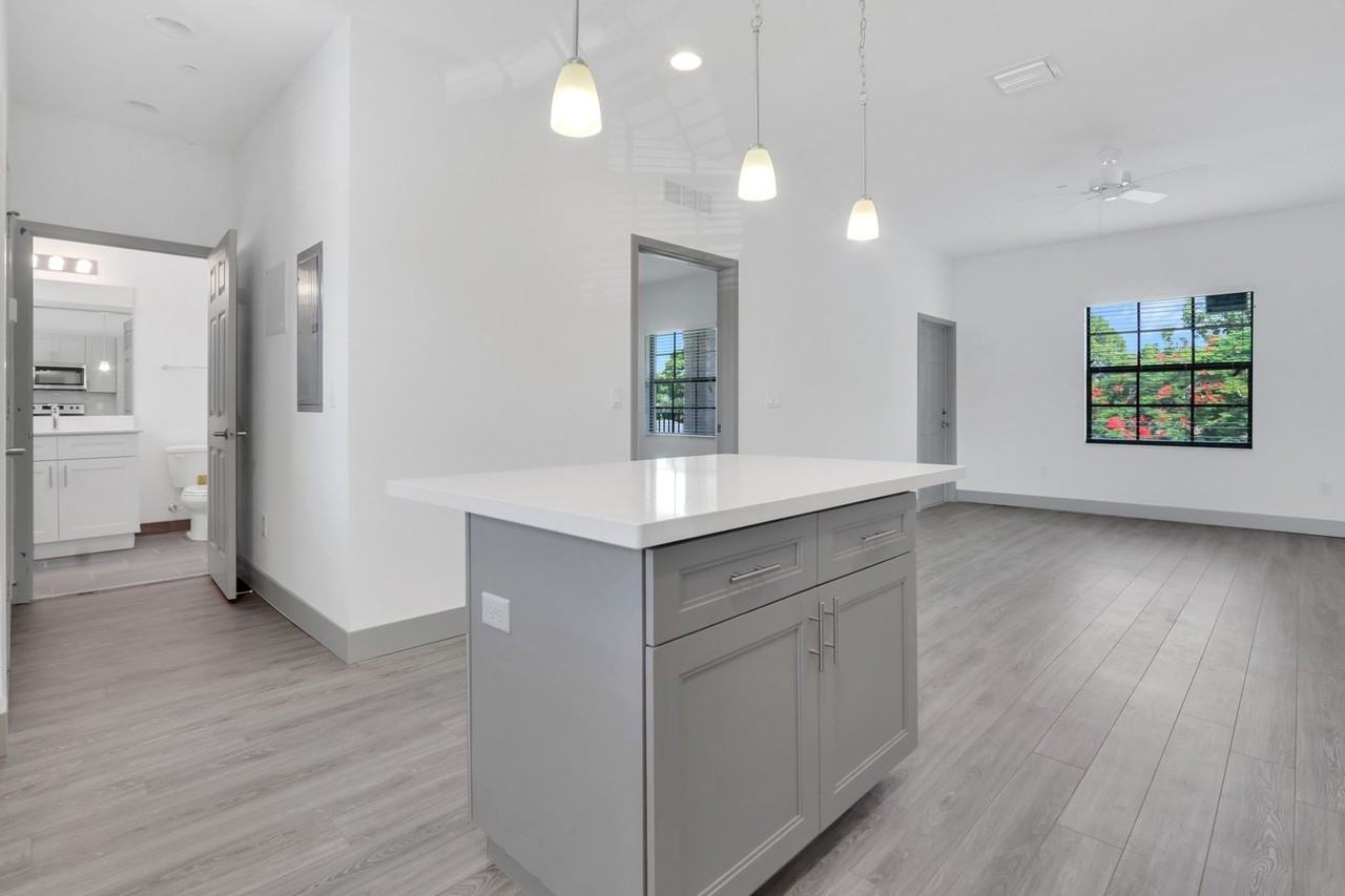 Middle River Terrace Apartments - Photo 4 of 26