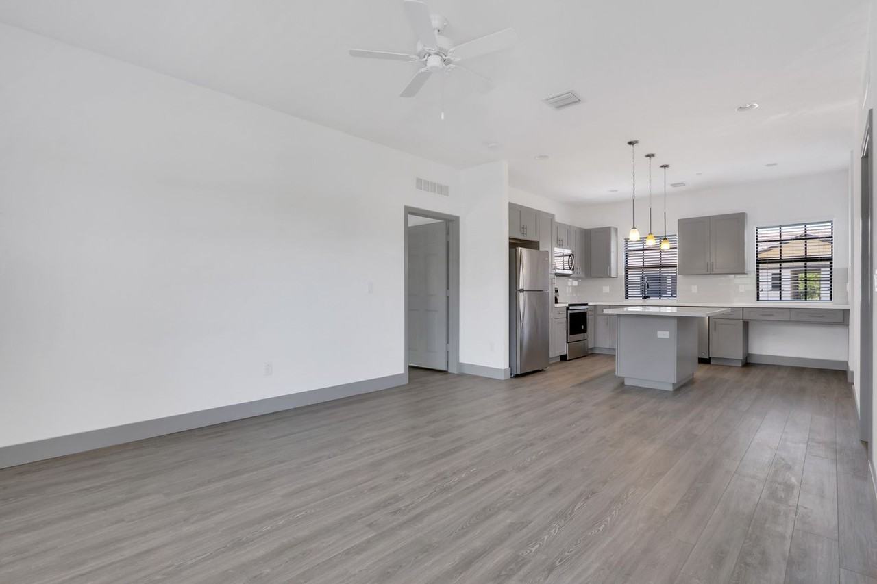 Middle River Terrace Apartments - Photo 5 of 26