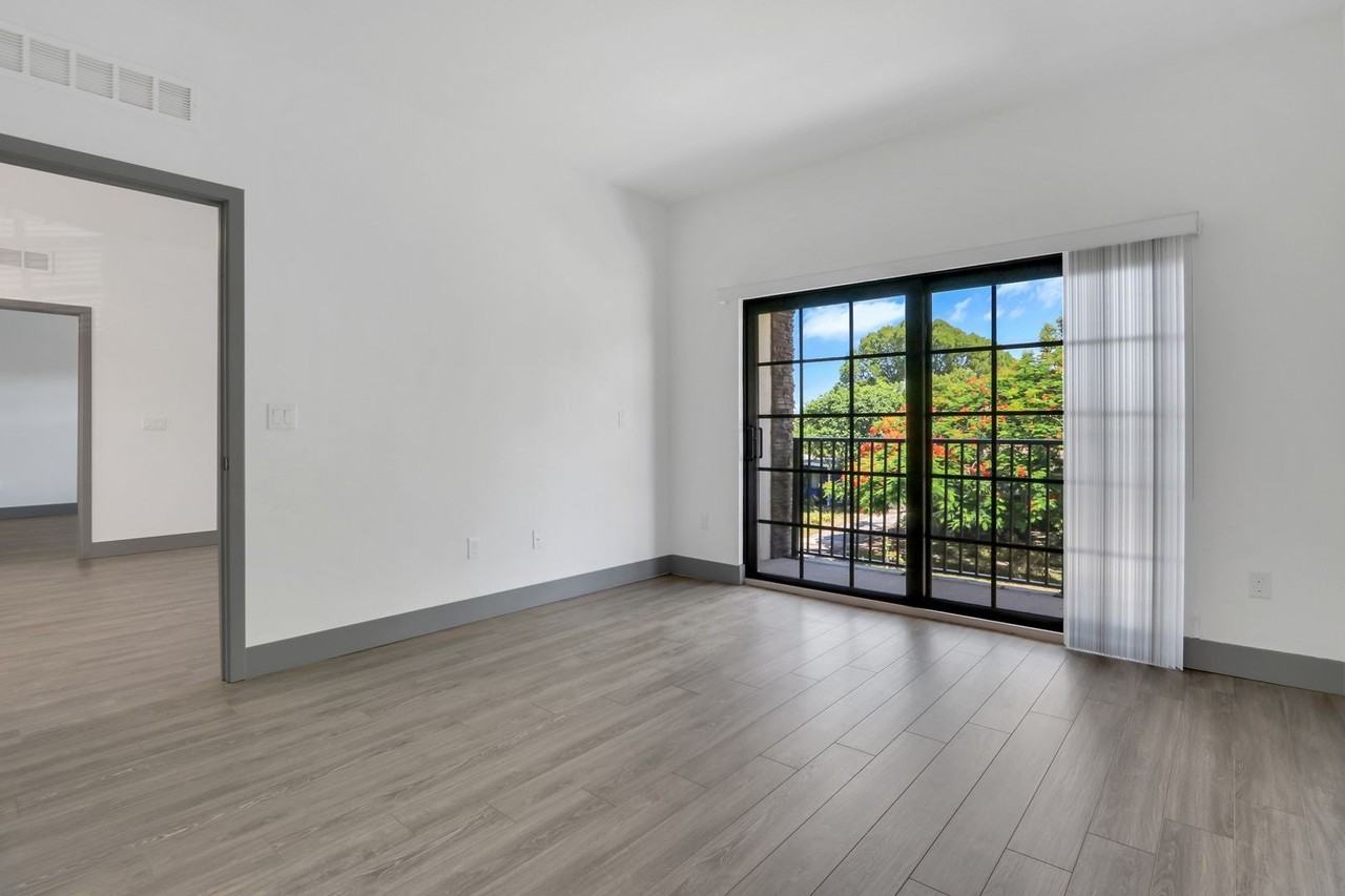 Middle River Terrace Apartments - Photo 7 of 26