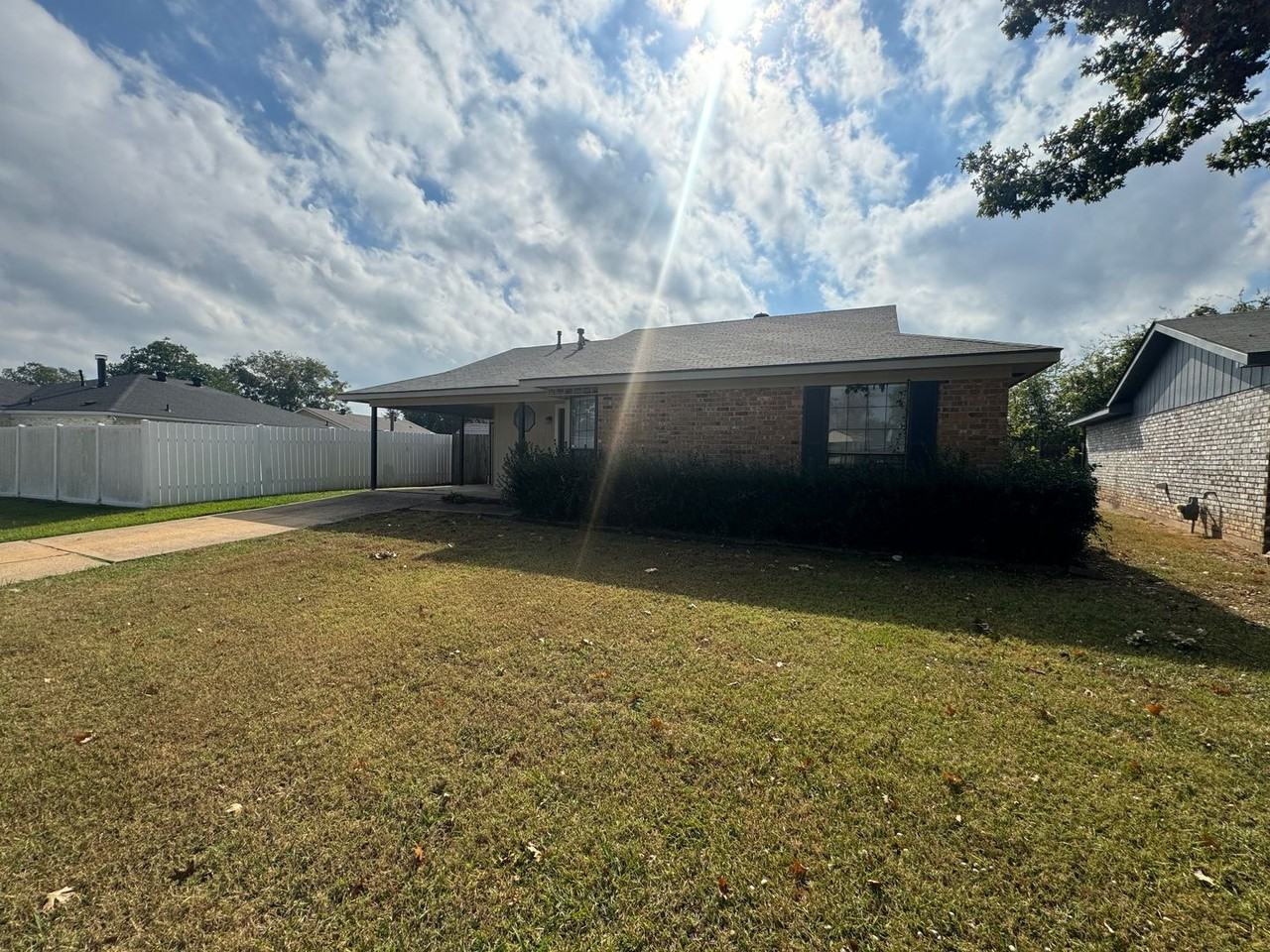 2224 Kirby Smith Dr - Photo 2 of 16