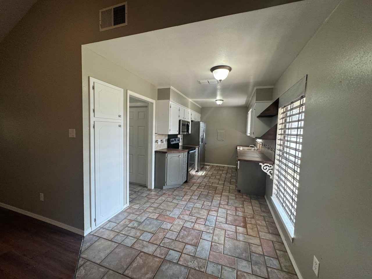 2224 Kirby Smith Dr - Photo 3 of 16