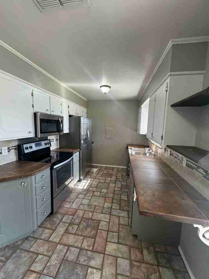 2224 Kirby Smith Dr - Photo 4 of 16