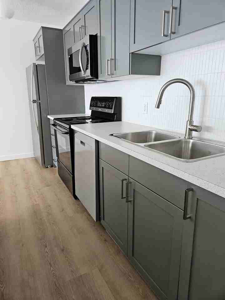 2515 14a Street Sw - Photo 2 of 22