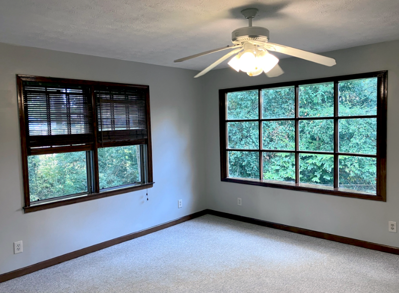 1638 Delia Dr - Photo 6 of 33