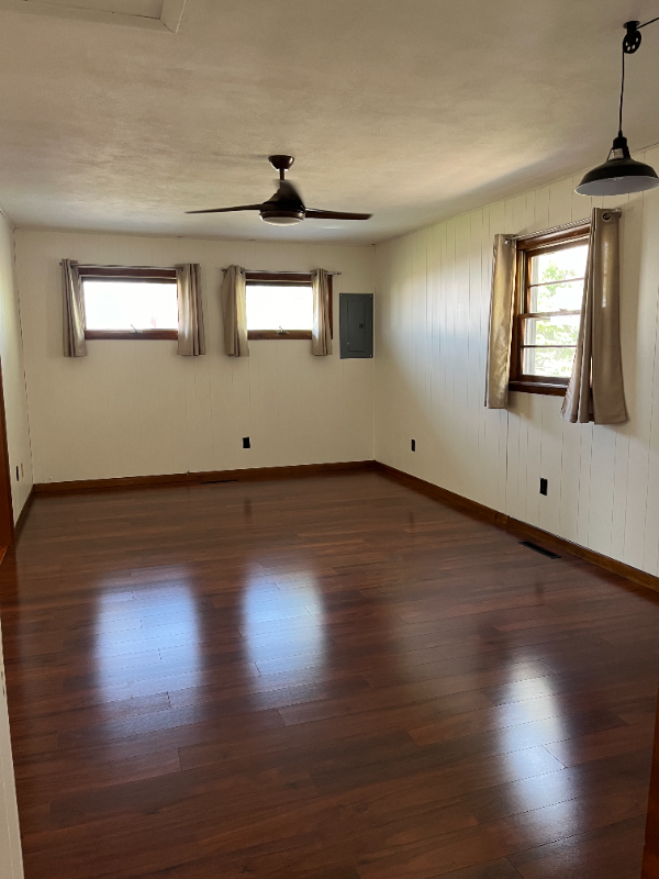 1145 E Walnut St - Photo 3 of 12