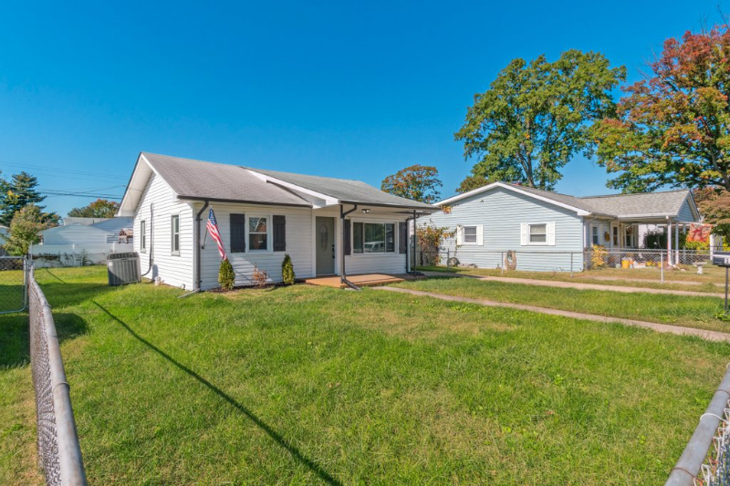 14 Glider Dr - Photo 2 of 15