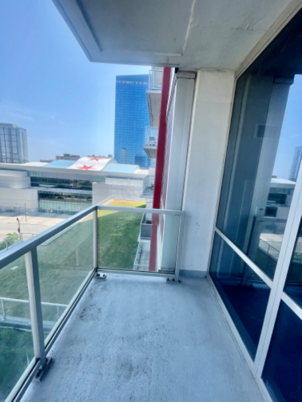 142 E Cermak Rd - Photo 2 of 11