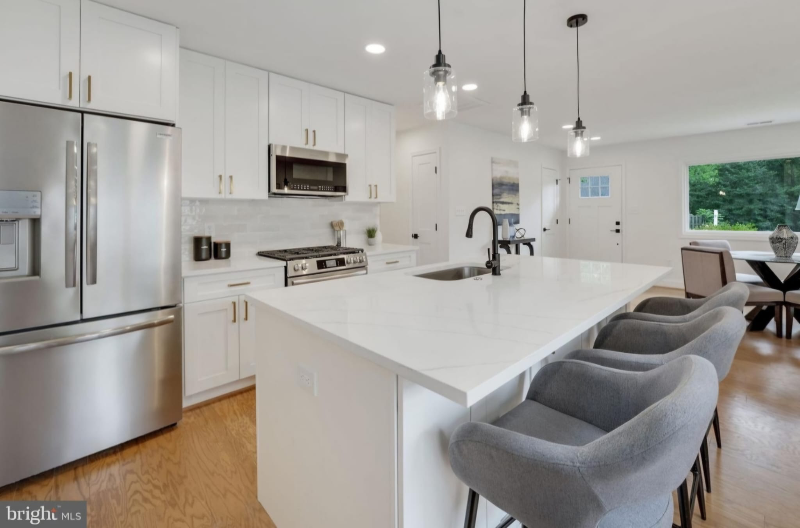 14332 Belleville Ave - Photo 3 of 19