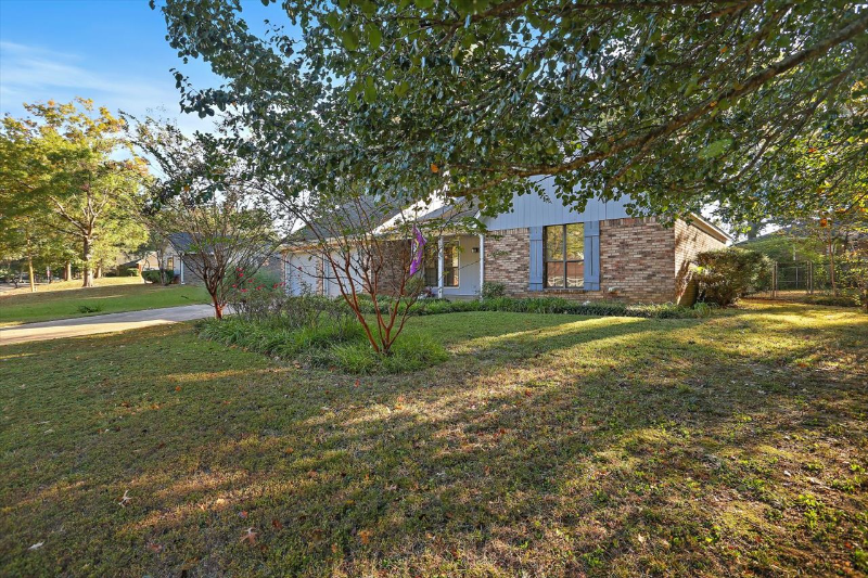 310 Shadow Wood Dr - Photo 2 of 20