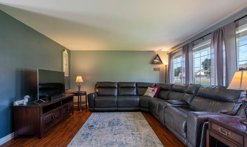 3204 Butterfield Rd - Photo 3 of 19