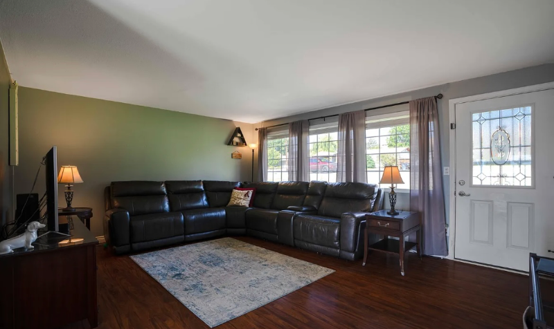 3204 Butterfield Rd - Photo 4 of 19