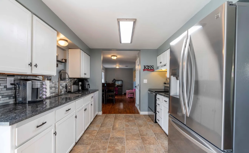 3204 Butterfield Rd - Photo 5 of 19