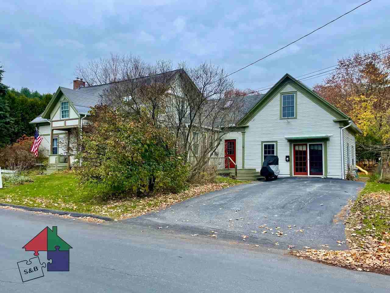 4 Emmons St - Photo 2 of 9