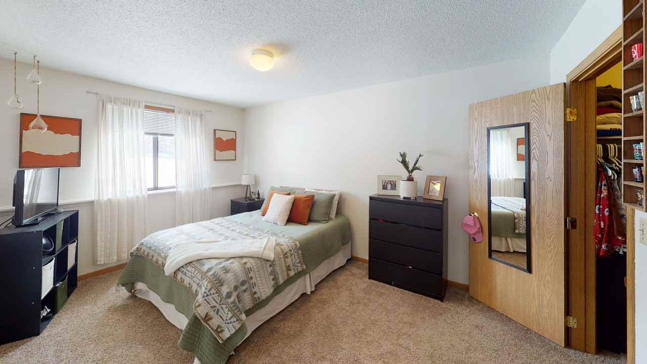 4915 Todd - Photo 2 of 10