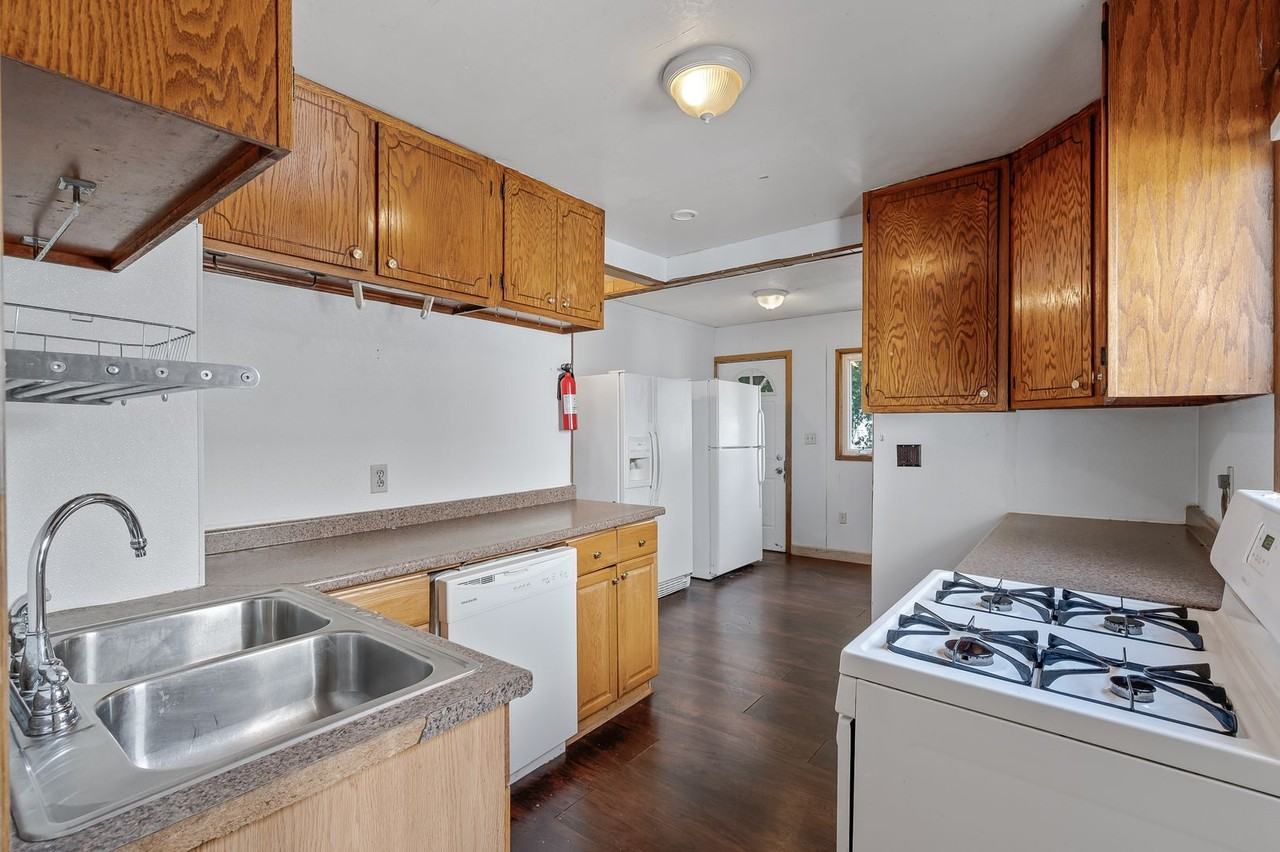 1079 13th Ave Se - Photo 6 of 19