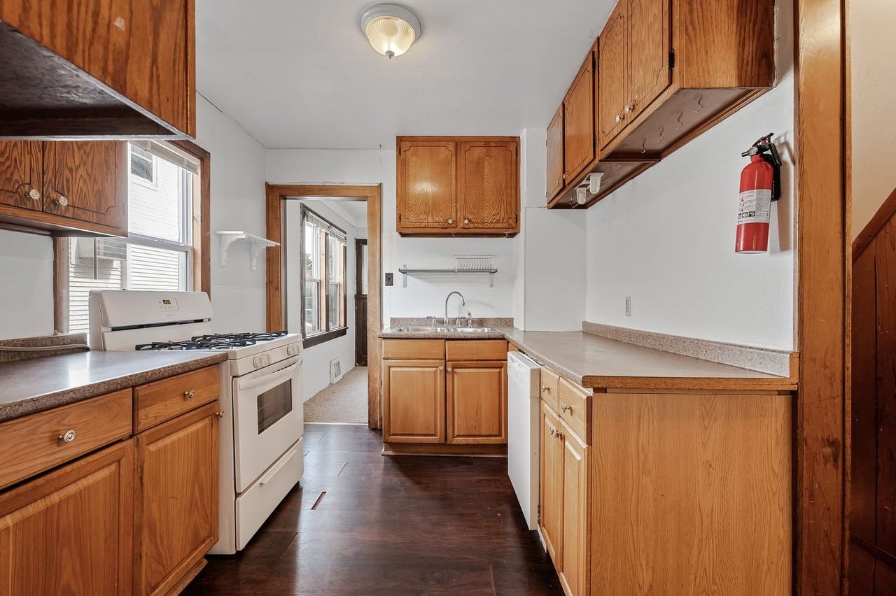 1079 13th Ave Se - Photo 7 of 19