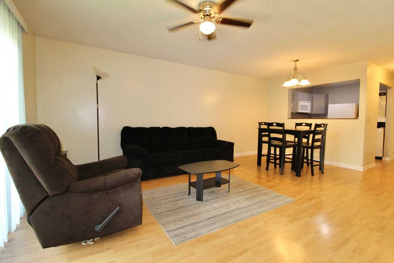 1390 Hunters Rd Apt F - Photo 4 of 12