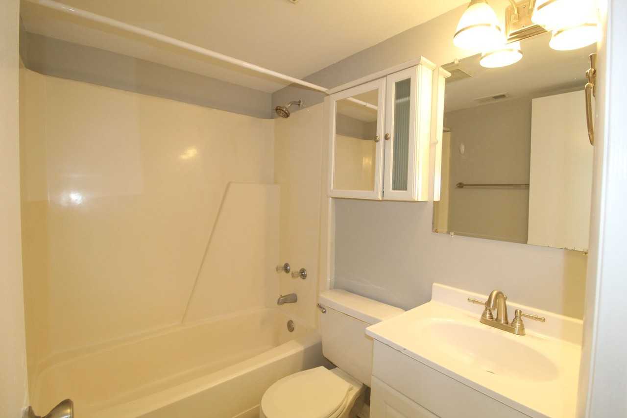 1390 Hunters Rd Apt F - Photo 7 of 12