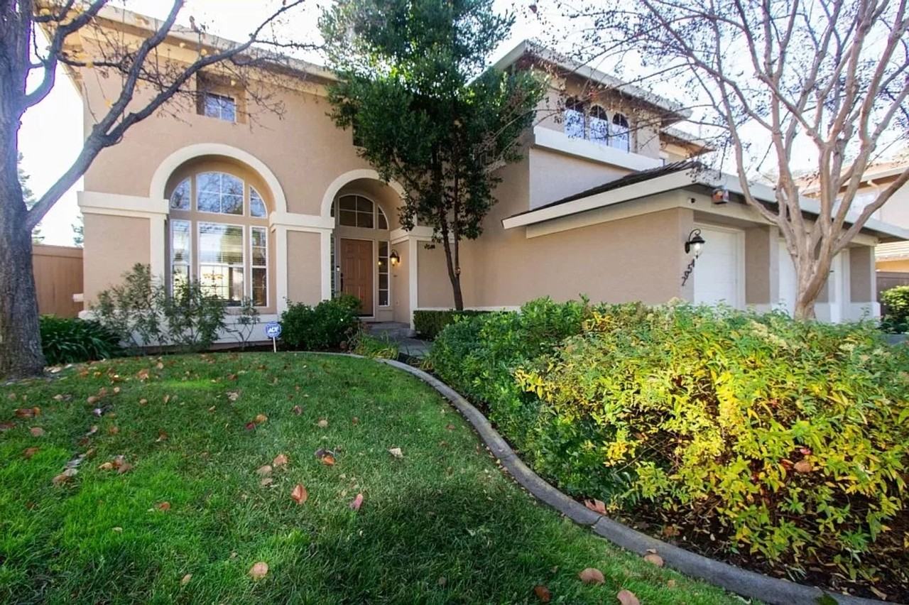 2954 Barret Dr - Photo 2 of 29