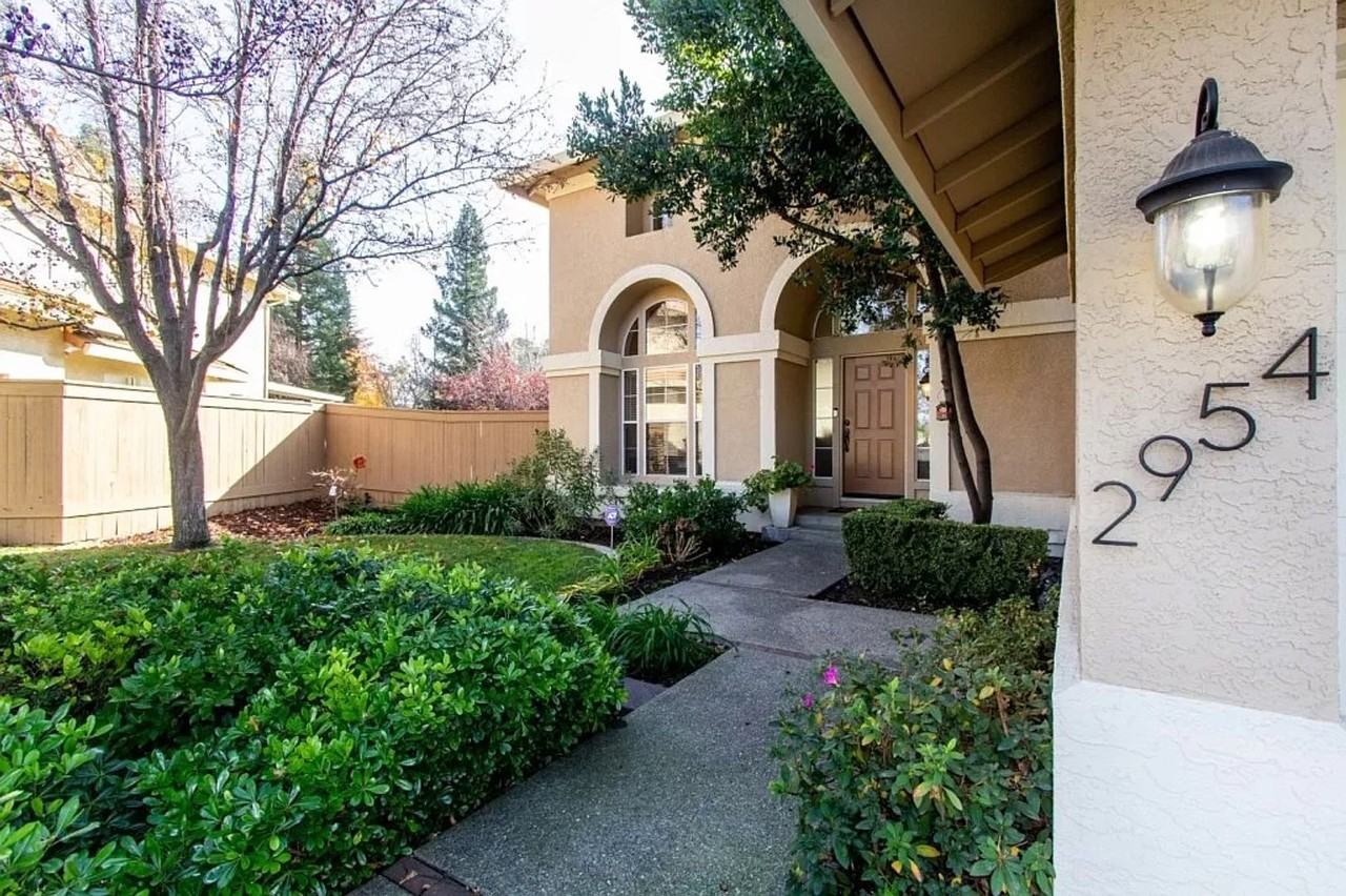 2954 Barret Dr - Photo 3 of 29