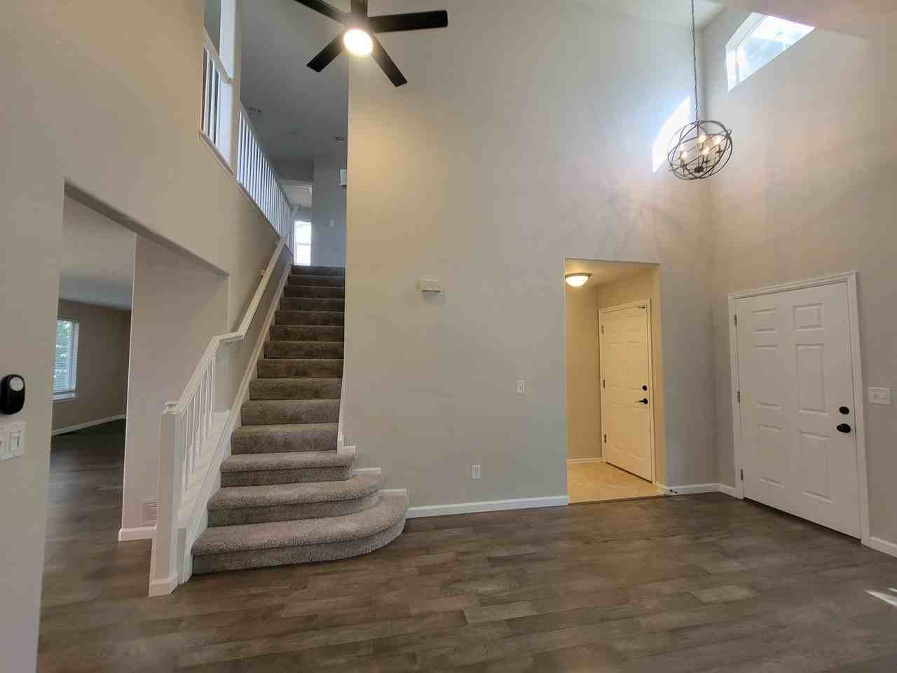 809 Sunlight Way - Photo 3 of 46