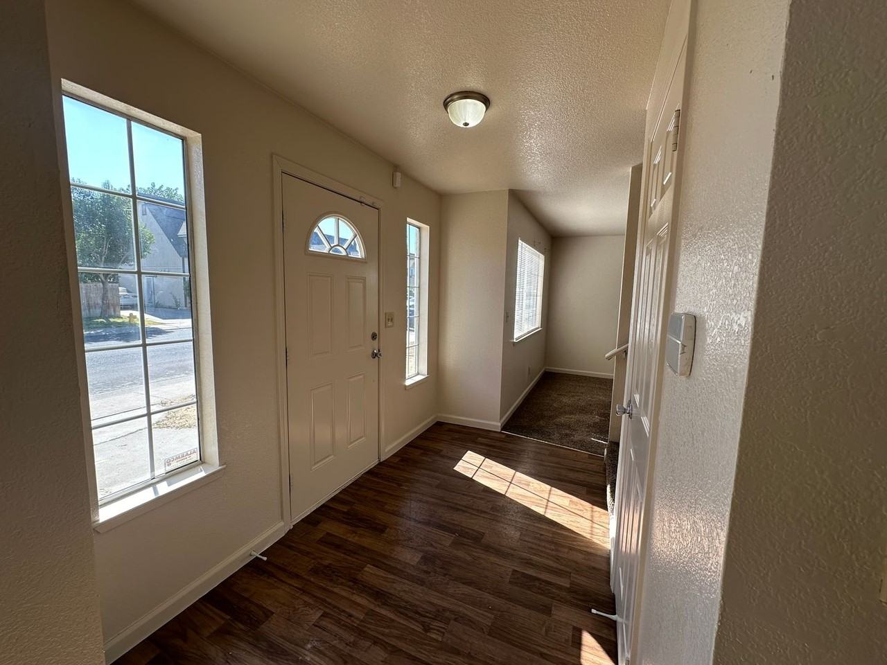 1805 Chesapeake Avenue - Photo 3 of 33