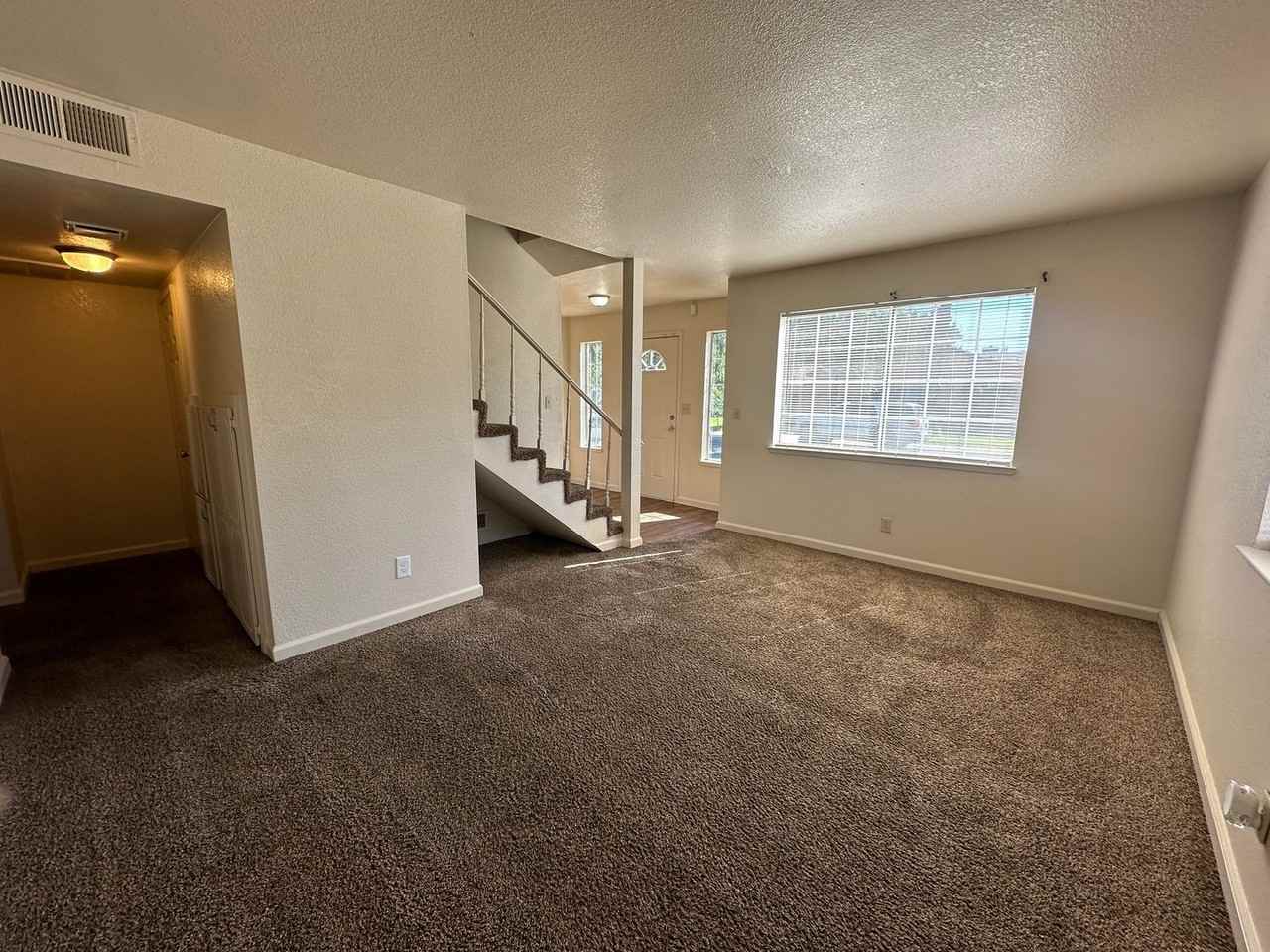 1805 Chesapeake Avenue - Photo 5 of 33