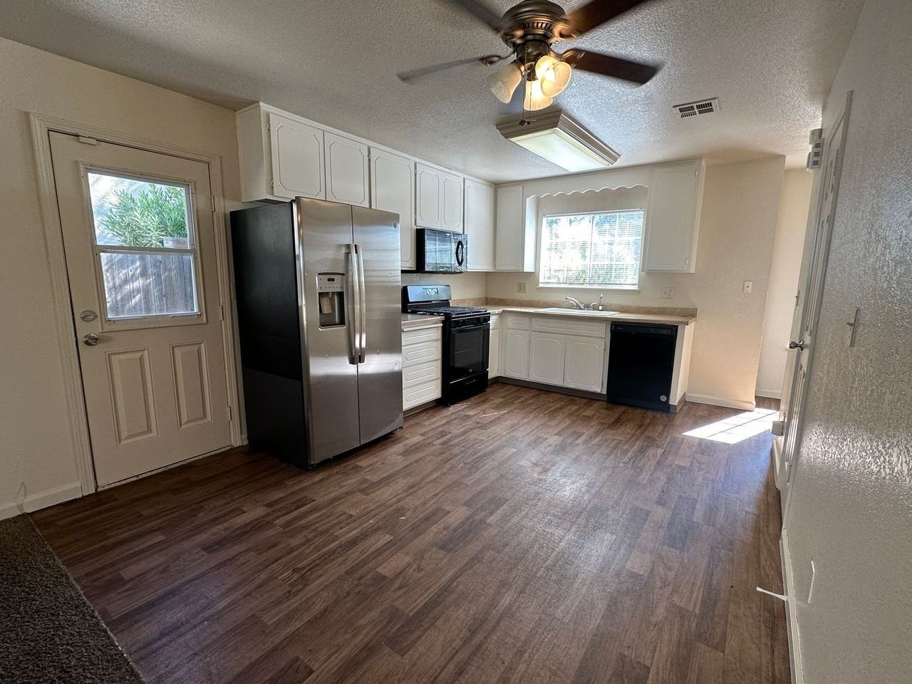 1805 Chesapeake Avenue - Photo 7 of 33