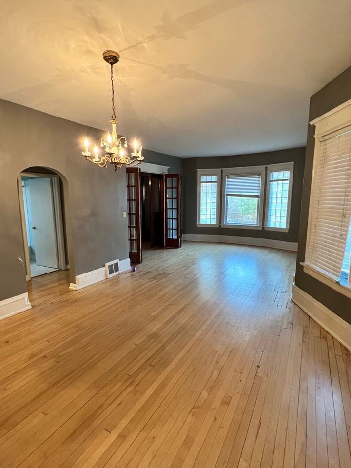 2627 N Murray Ave - Photo 3 of 12