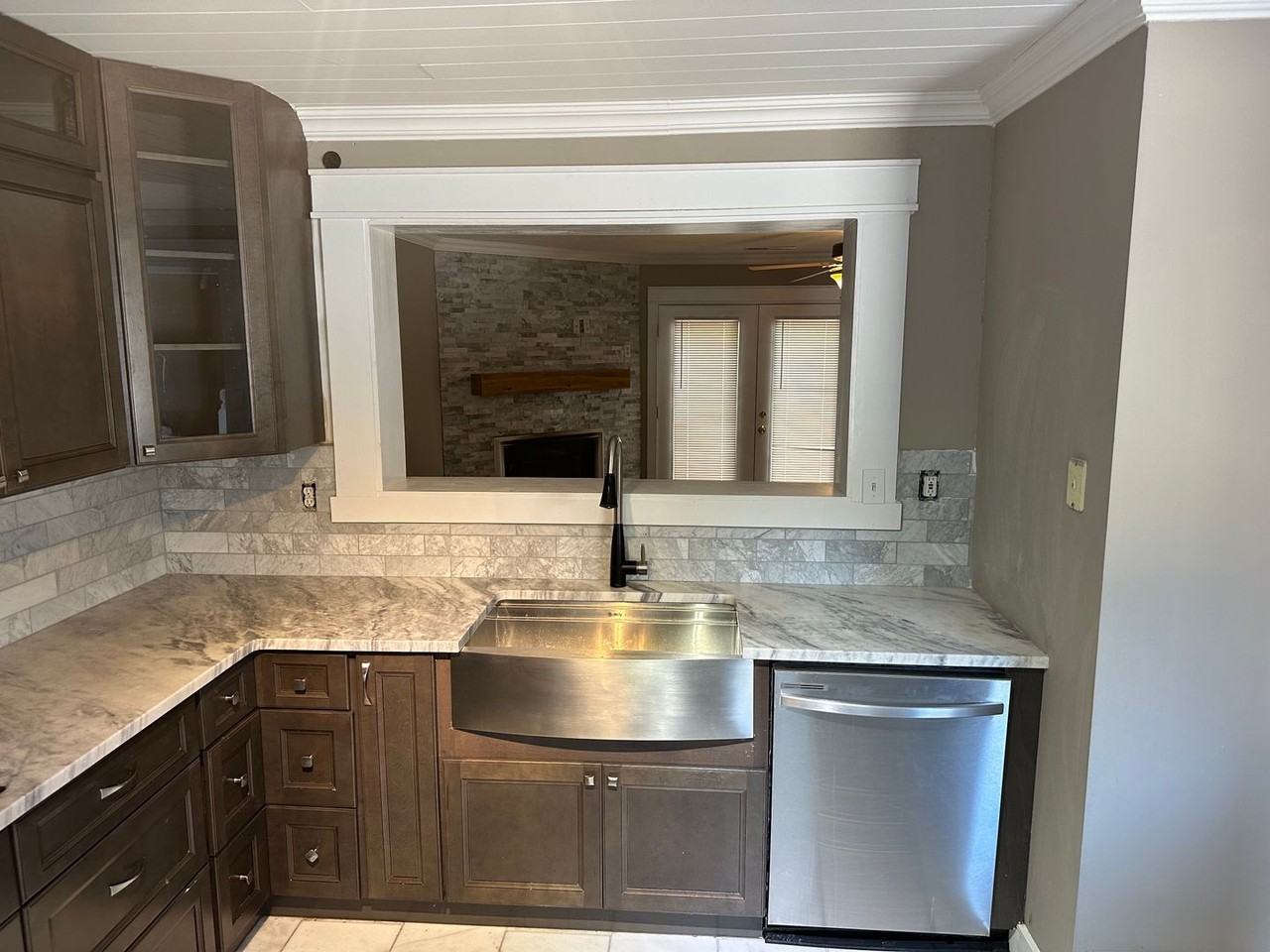 8061 Creekwood Cir W - Photo 3 of 9
