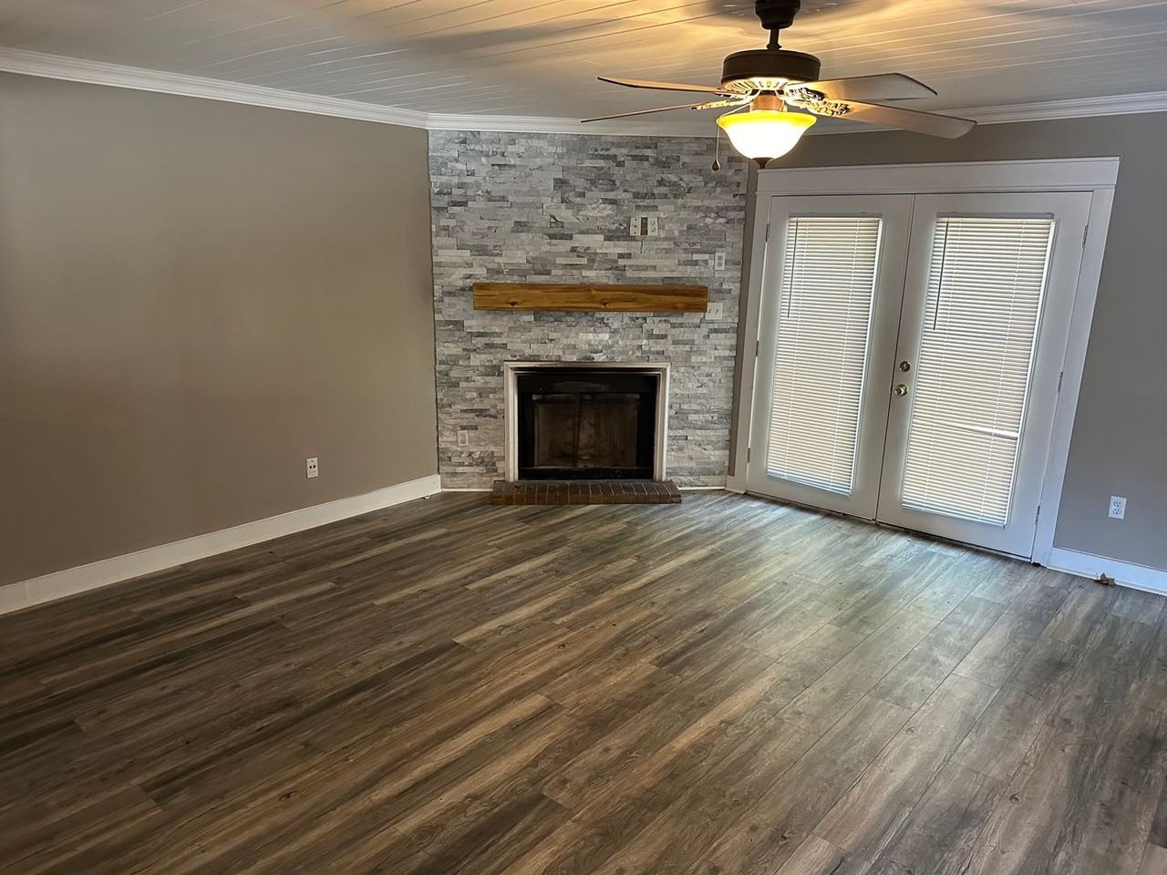 8061 Creekwood Cir W - Photo 4 of 9