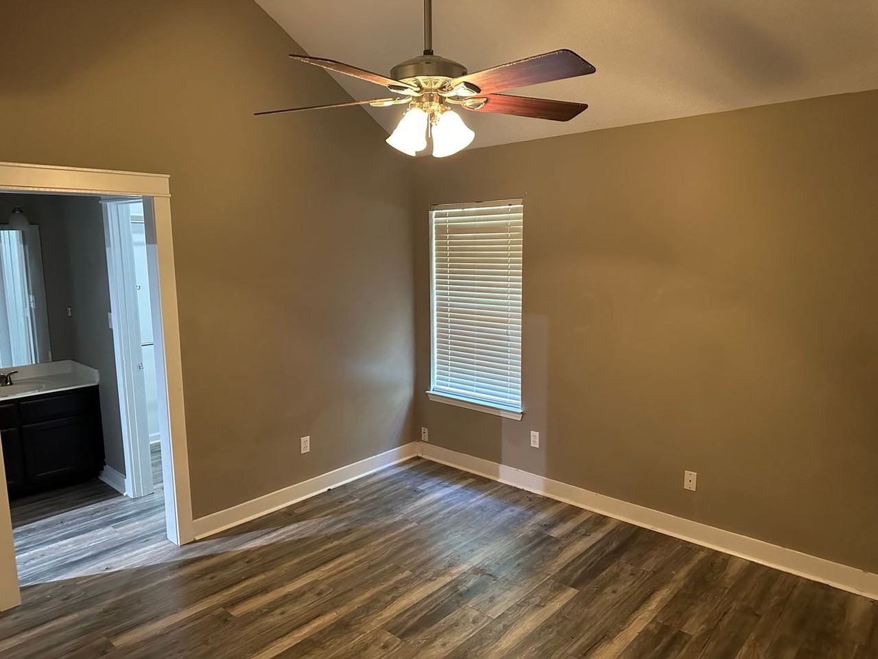 8061 Creekwood Cir W - Photo 6 of 9
