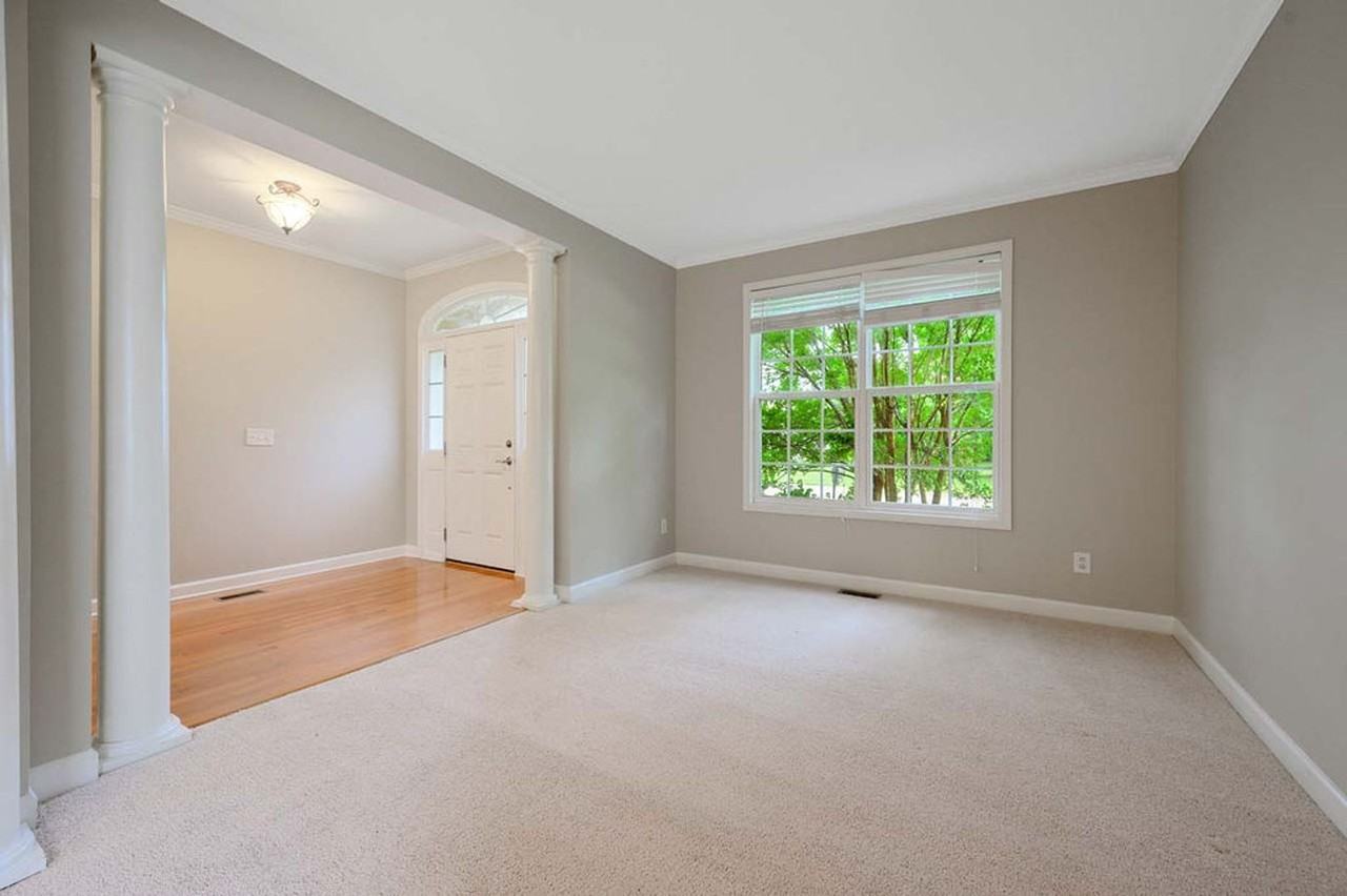 1408 Lindenberg Sq - Photo 4 of 22