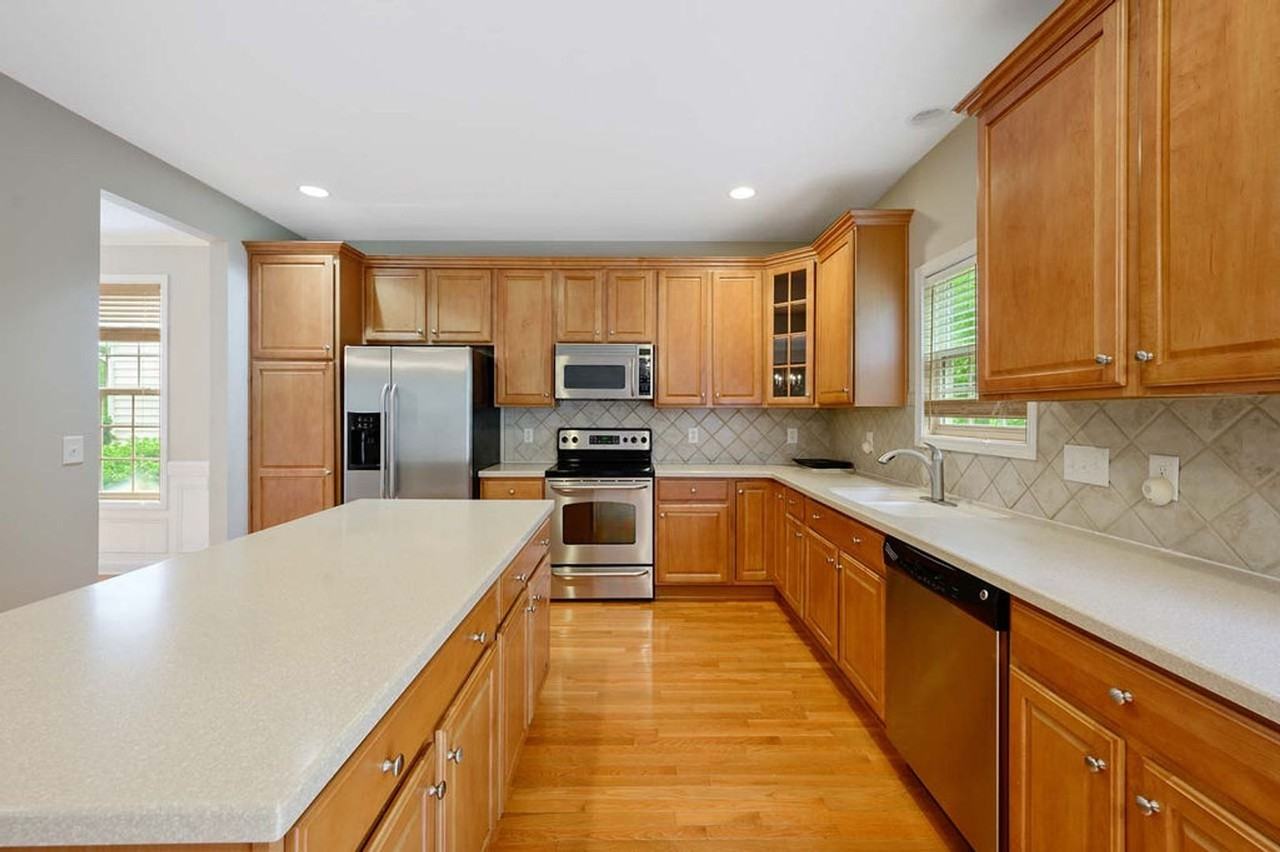 1408 Lindenberg Sq - Photo 6 of 22