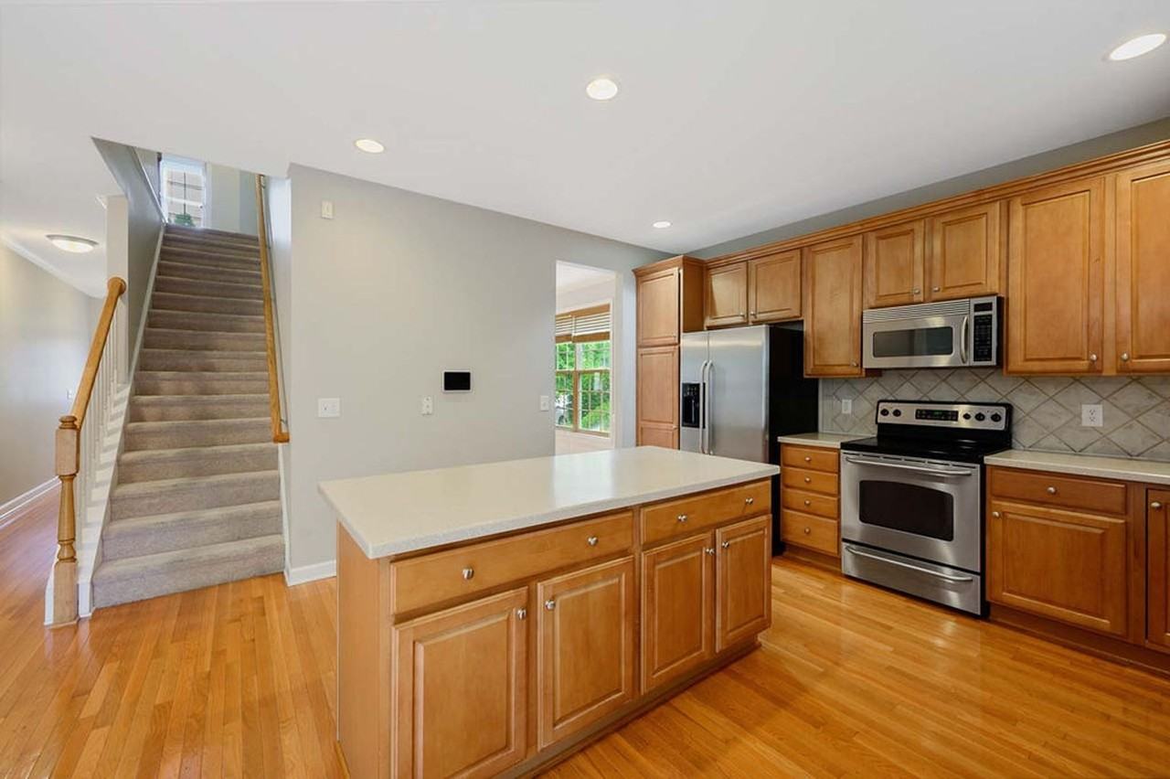 1408 Lindenberg Sq - Photo 7 of 22