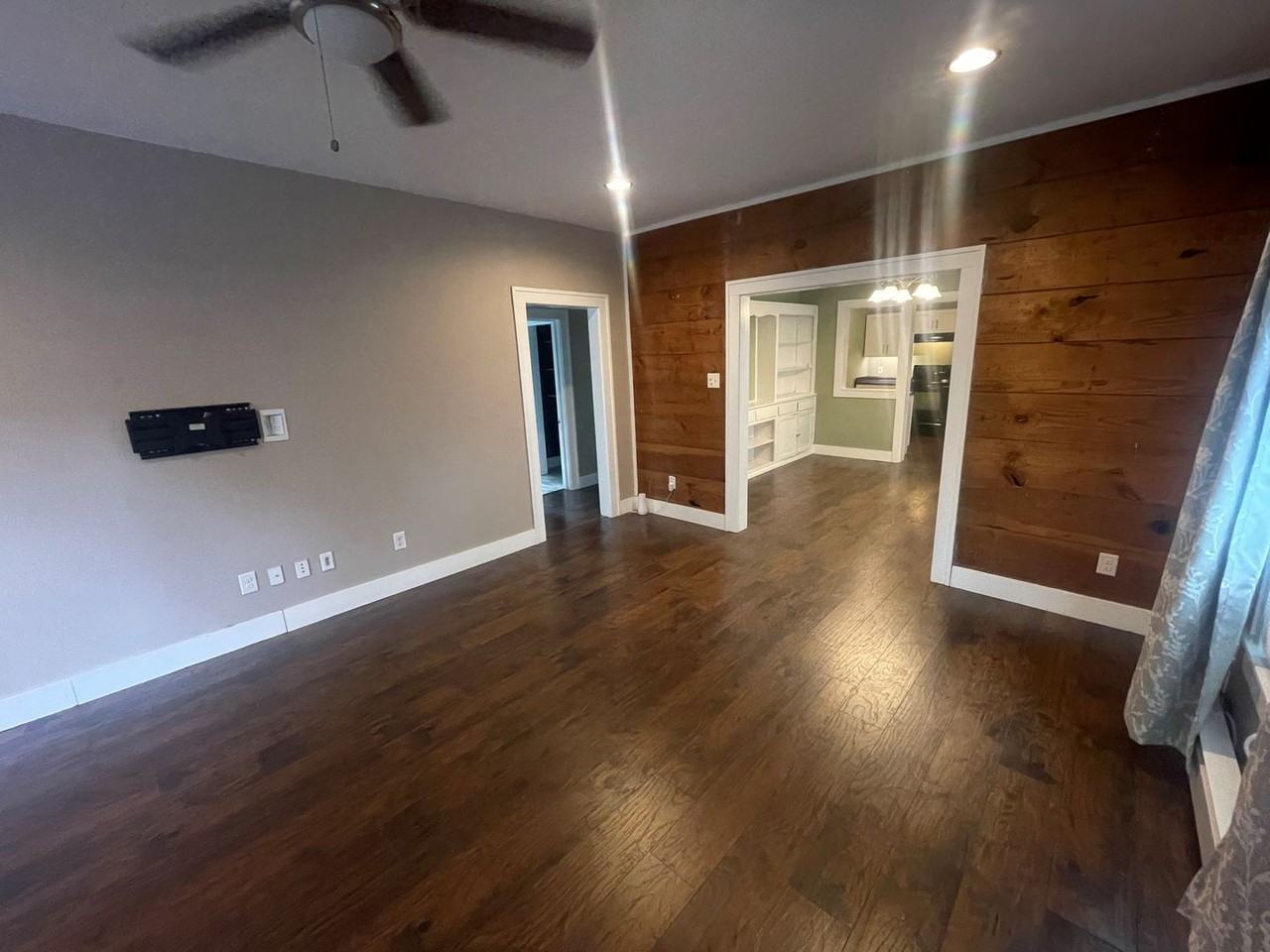 1205 Brook Ave - Photo 3 of 11