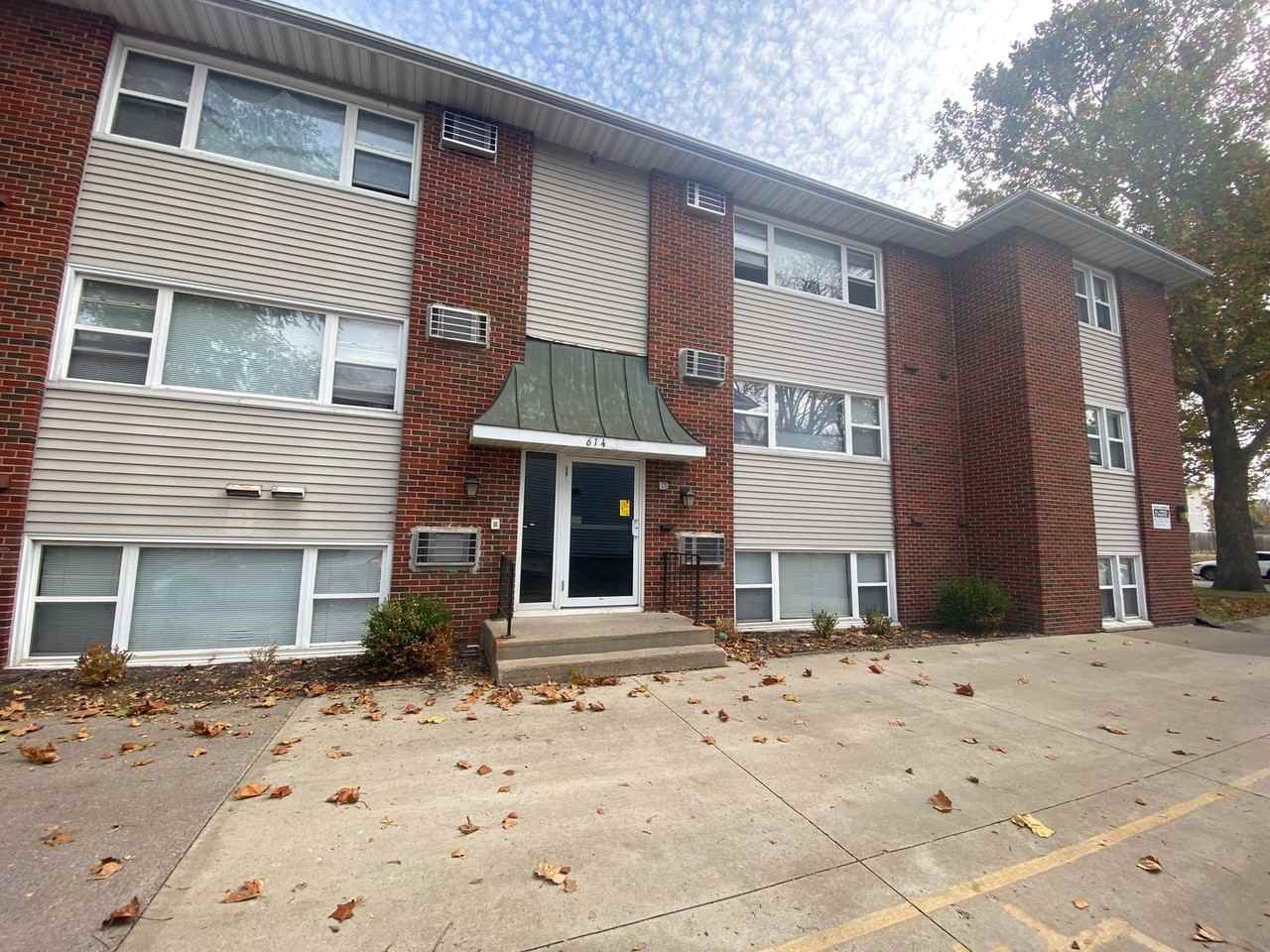 614 E. Jefferson Street - Photo 2 of 20