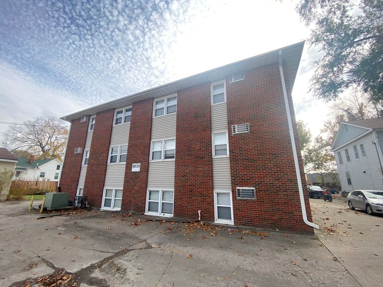 614 E. Jefferson Street - Photo 3 of 20