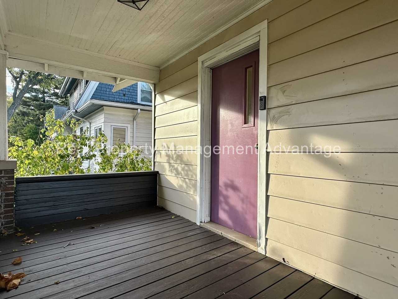 310 W Hazelhurst St - Photo 4 of 37